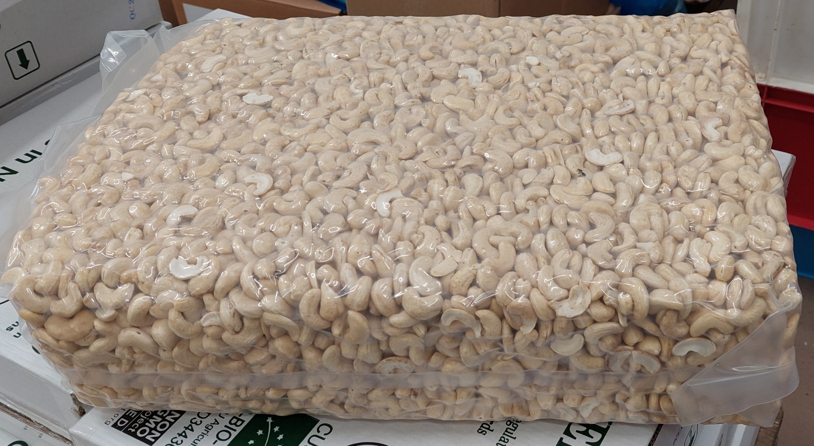 Noix de Cajou Entières - VIETNAM - W320- 11.34 kg - Bio* &amp; Equitable